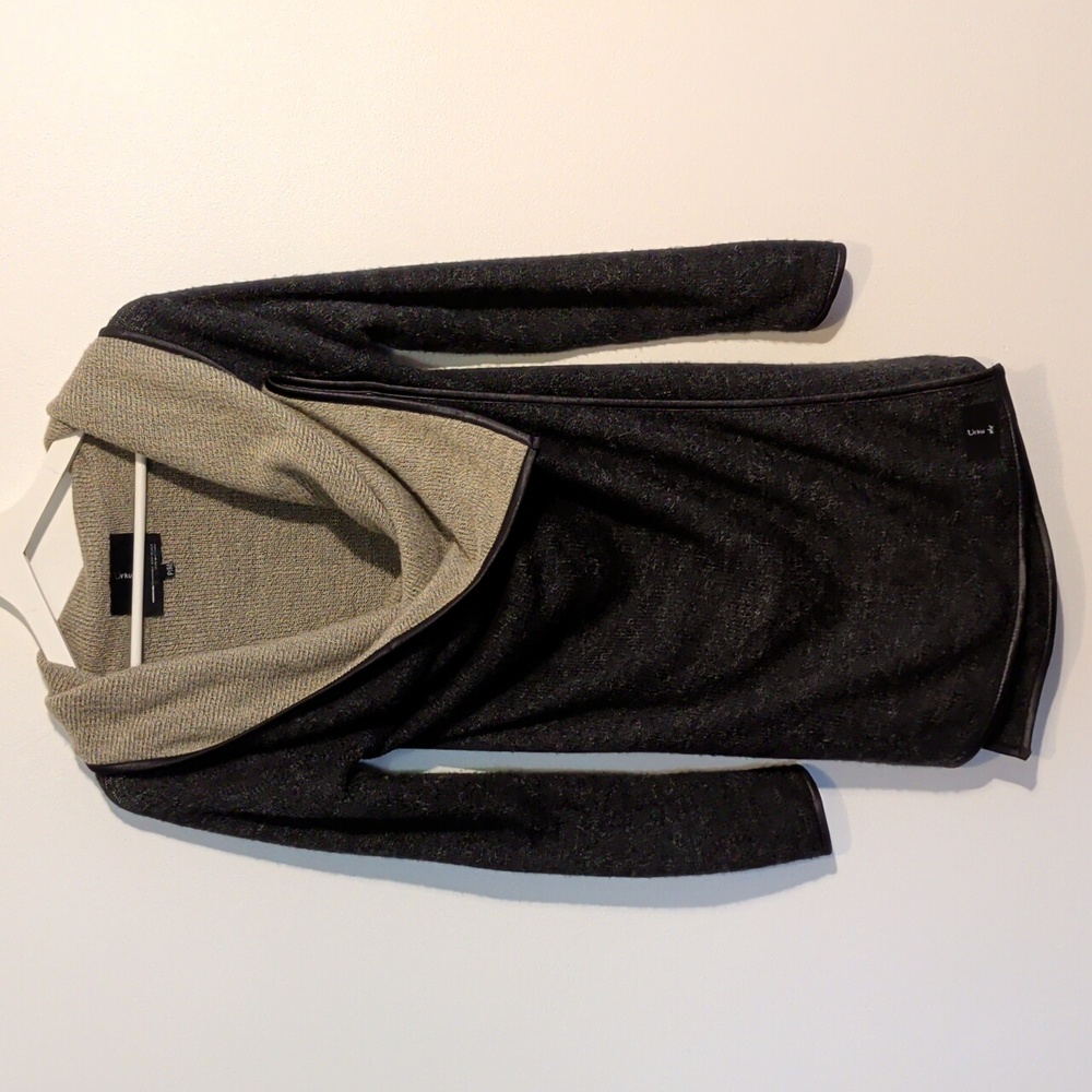 URKU reversible tan and black cowl neck sweater - size sml/med